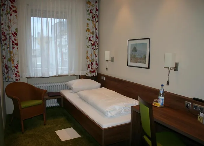 Hauser An Der Universitaet Hotel Múnich