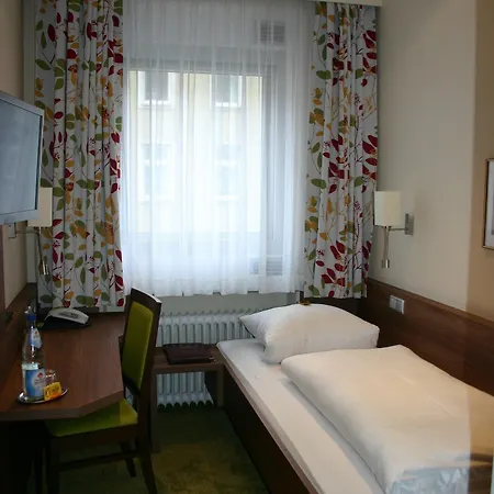 Hauser An Der Universitaet Hotel 3*