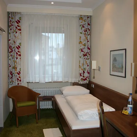 Hauser An Der Universitaet Hotel München