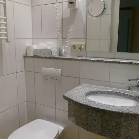 Hauser An Der Universitaet מלון 3*