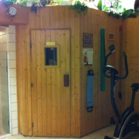 Hauser An Der Universitaet מלון 3*