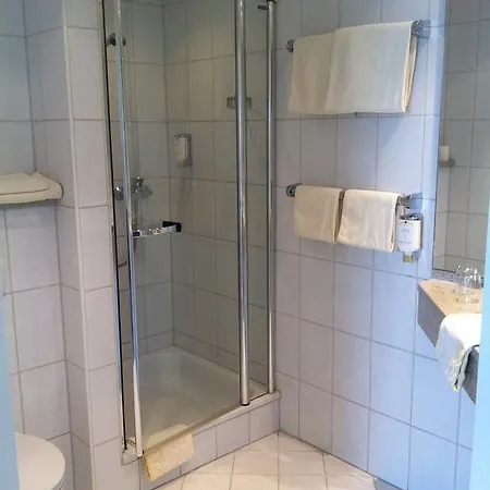 Hauser An Der Universitaet