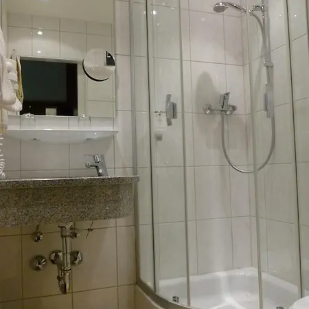 Hauser An Der Universitaet Hotel 3*