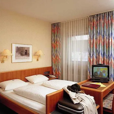 Hauser An Der Universitaet 3*