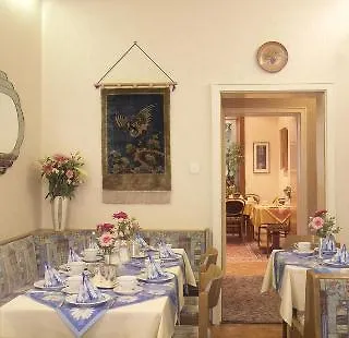 Hauser An Der Universitaet 3* מינכן