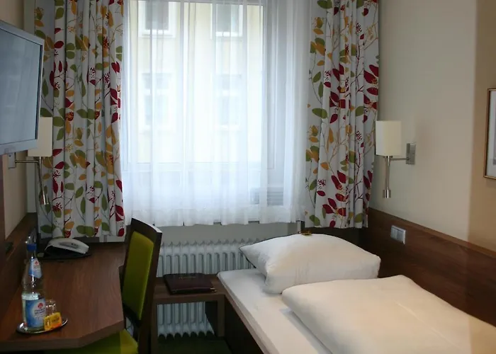 Hauser An Der Universitaet Hotel 3*