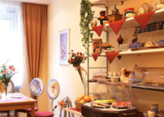 Hauser An Der Universitaet 3*