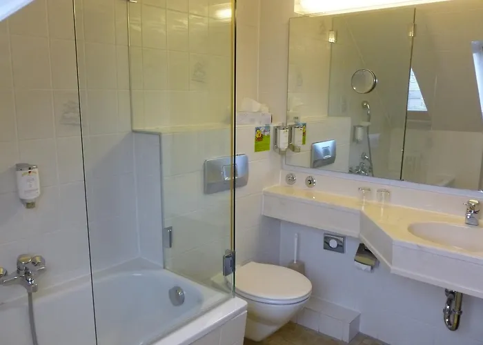 Hauser An Der Universitaet