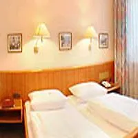 Hauser An Der Universitaet Hotel München