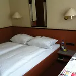 فندق هاوزر أن دير يونيفارسيتات