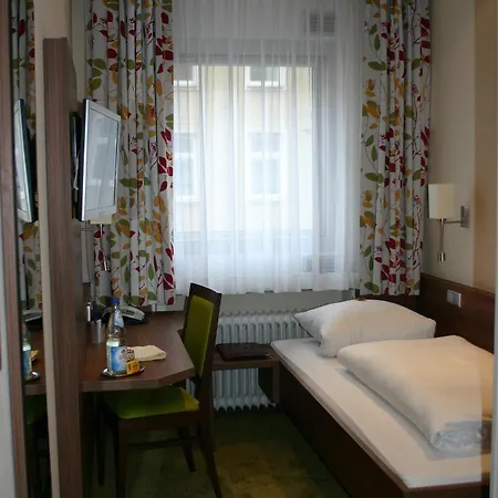 Hotel Hauser An Der Universitaet 3*