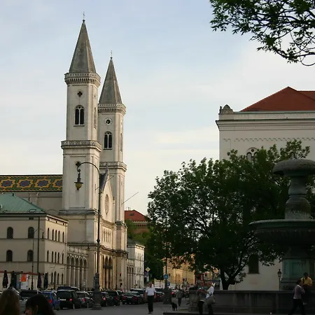 Hauser An Der Universitaet Hotel Munich